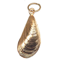 Vintage 9ct Gold Mussel Shell Charm / Pendant | Parkin and Gerrish (UK)