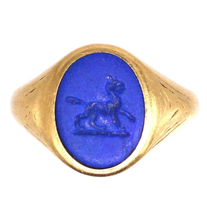 1960s 18ct gold signet ring with lapis lazuli intaglio of a wolf family crest, elegant vintage jewelry piece.
