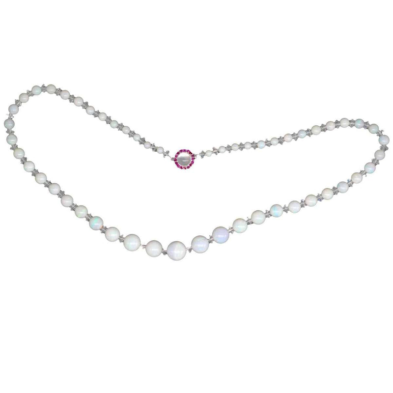 Collier de perles d'opale graduées du début du XXe siècle avec fermoir en rubis et pierre de lune