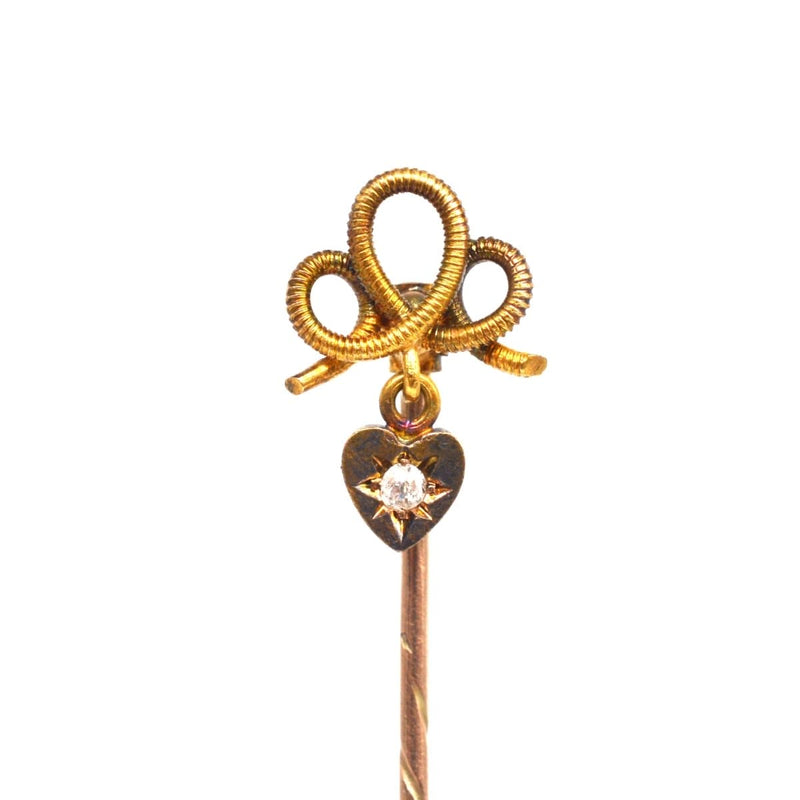 Épingle à cravate édouardienne en or 15 carats avec un cœur en diamant suspendu