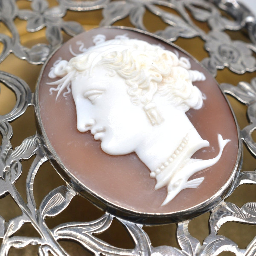 Edwardian Sterling Silver Oval Trinket Box with Italian Cameo of Aphrodite, London 1912 | Parkin and Gerrish | Antique & Vintage Jewellery