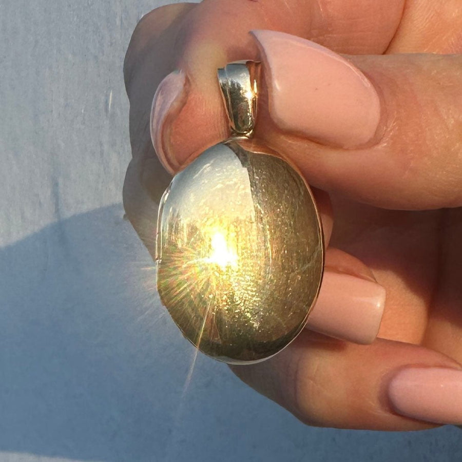 Vintage 9ct Gold Plain Oval Locket with Two Compartments | Parkin and Gerrish (UK)