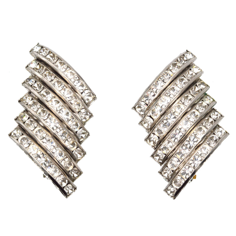 Boucles d'oreilles larges en cristal et diamants argentés Butler and Wilson des années 1980