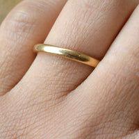 Art Deco 18ct Yellow Gold Traditional Court Wedding Ring (2.5mm) | Parkin and Gerrish (UK)